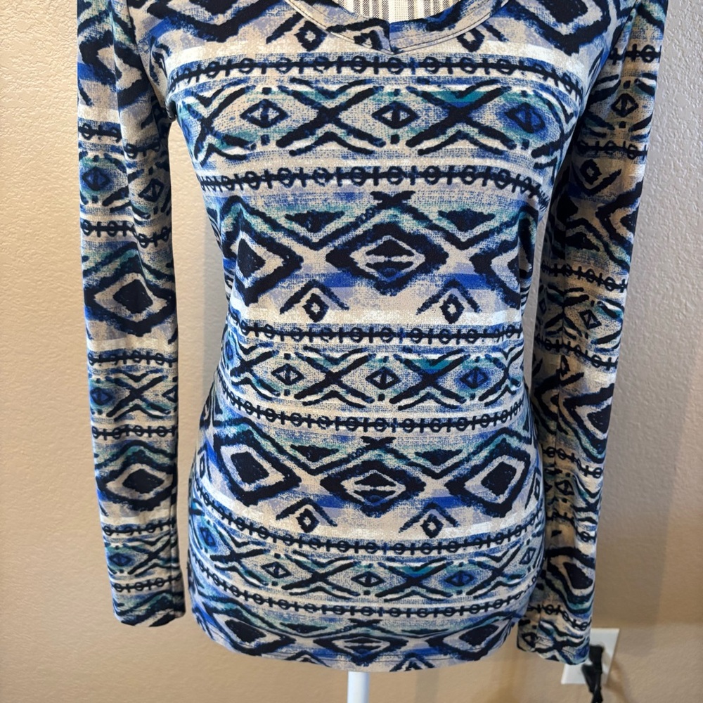 Rue21 Top Medium Geometric Blue Tan Cream Tribal Long Sleeve VNeck Soft Stretch - Picture 4 of 13